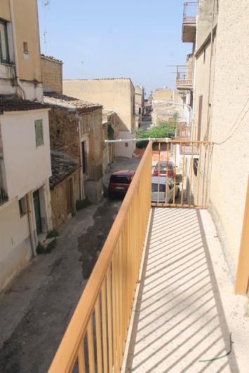 Image No.19-3 Bed Townhouse for sale