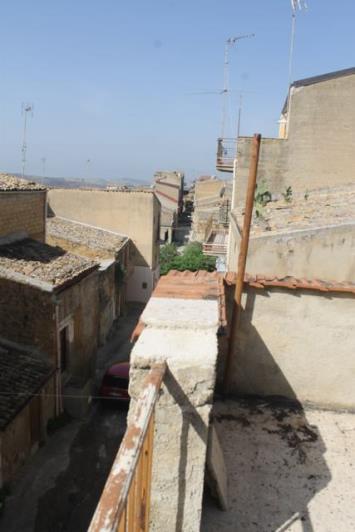 Image No.27-3 Bed Townhouse for sale