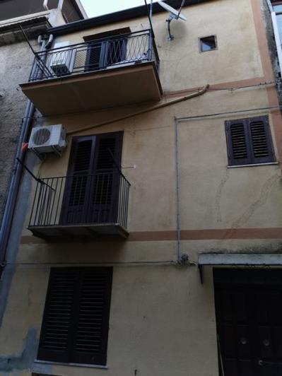 Image No.16-2 Bed Townhouse for sale