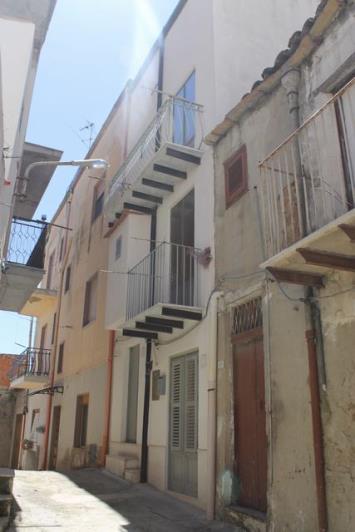 Image No.2-2 Bed Townhouse for sale