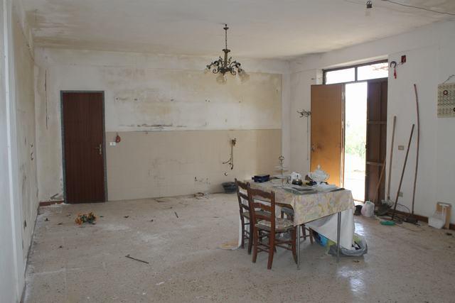 Image No.8-2 Bed Country House for sale