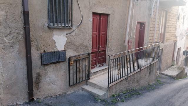 Image No.6-1 Bed House for sale