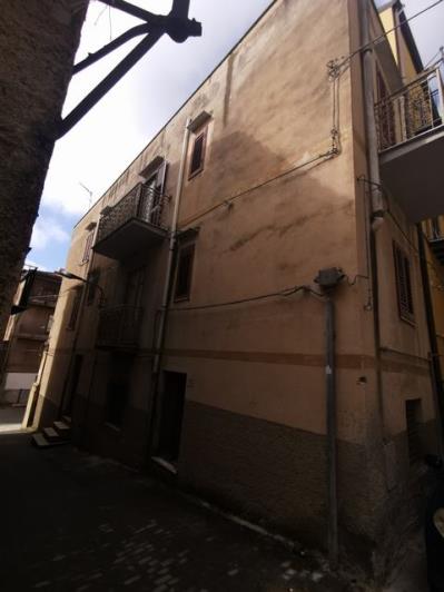 Image No.55-3 Bed Townhouse for sale