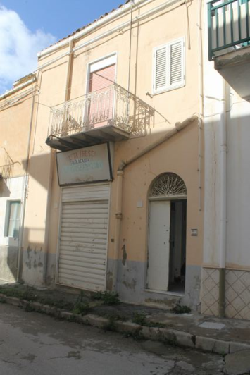 Image No.2-2 Bed Townhouse for sale