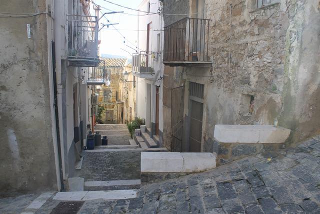 Image No.4-1 Bed Townhouse for sale