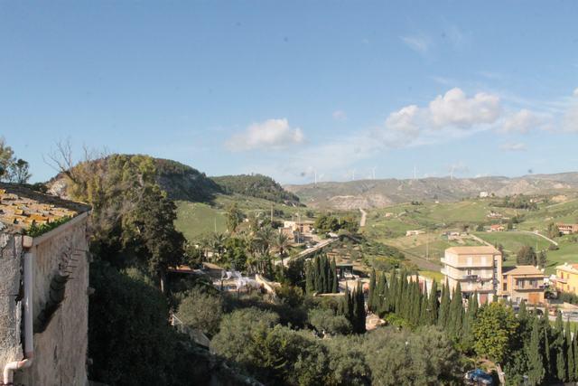 Image No.24-1 Bed Townhouse for sale