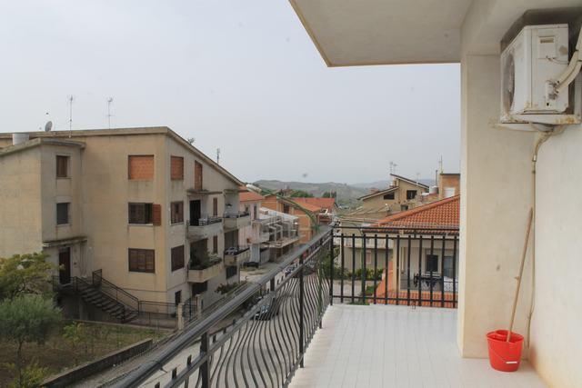 Image No.24-4 Bed House for sale