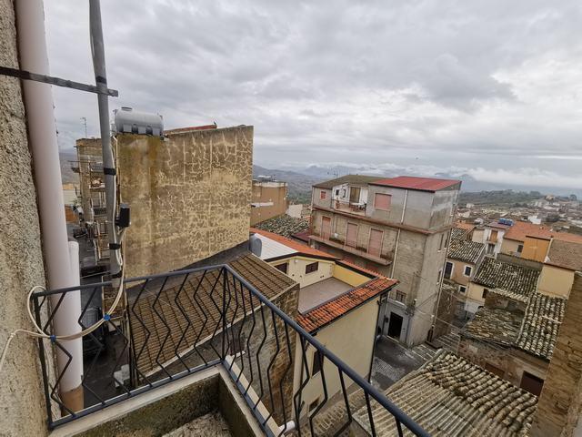 Image No.20-3 Bed Townhouse for sale