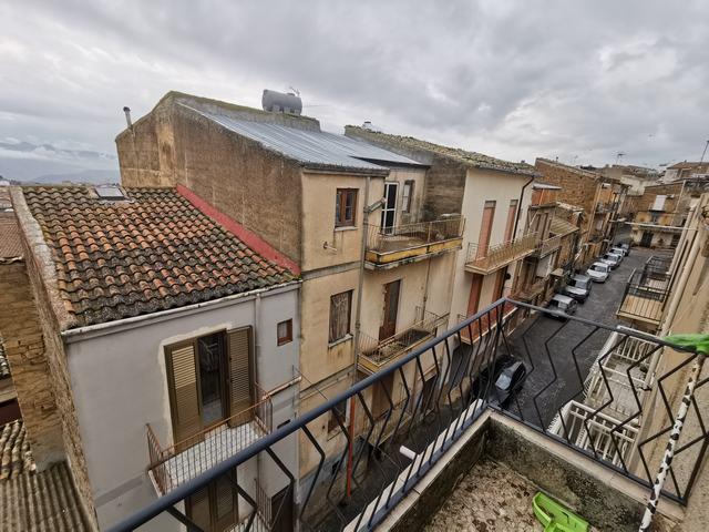 Image No.21-3 Bed Townhouse for sale