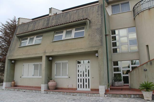 Image No.38-4 Bed Villa for sale