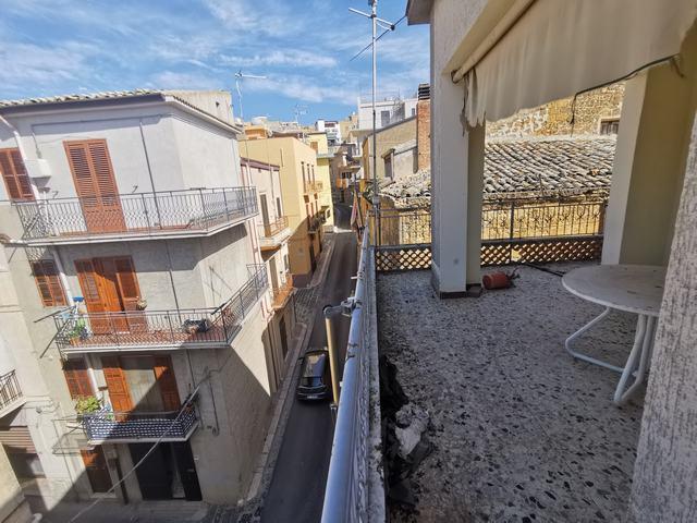 Image No.40-3 Bed Townhouse for sale