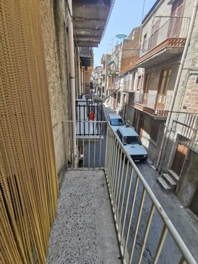 Image No.26-2 Bed Townhouse for sale