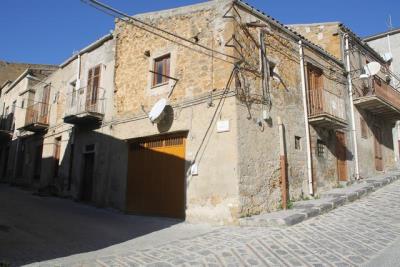 1 - Cianciana, House