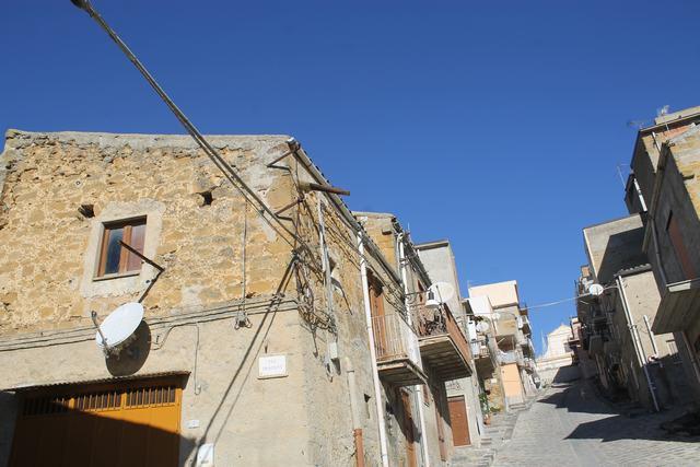 Image No.14-2 Bed House for sale