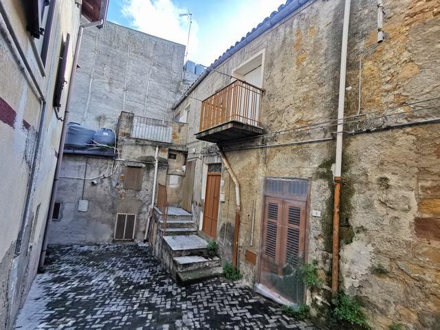 Image No.2-3 Bed Townhouse for sale