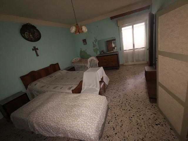 Image No.28-3 Bed Townhouse for sale