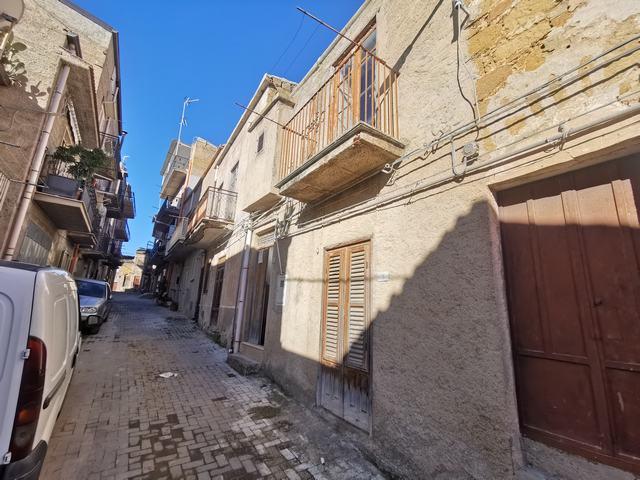 Image No.2-2 Bed Townhouse for sale