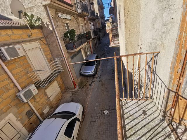 Image No.11-2 Bed Townhouse for sale