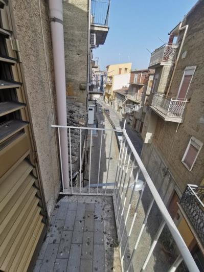 Image No.20-2 Bed Townhouse for sale