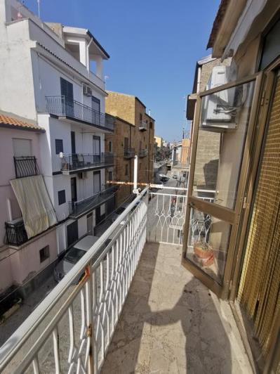 Image No.33-2 Bed Townhouse for sale