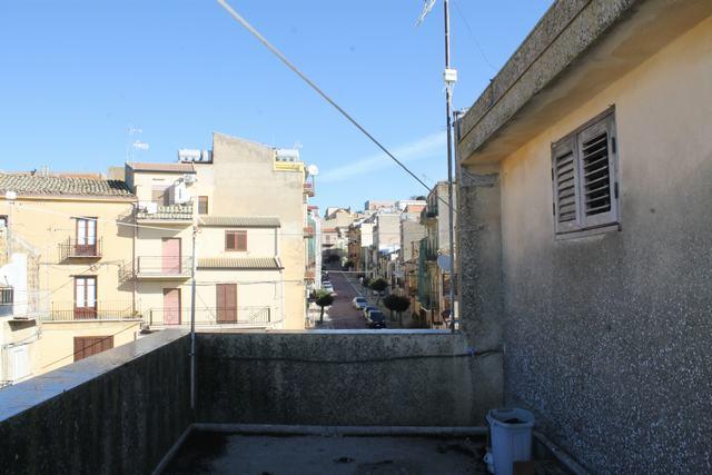 Image No.14-3 Bed Townhouse for sale