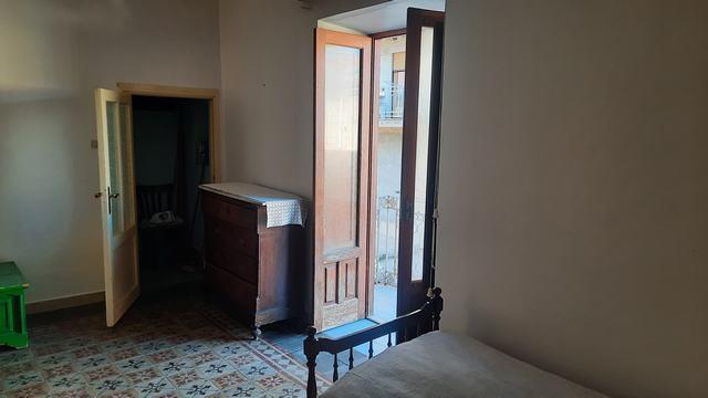 Image No.11-2 Bed Townhouse for sale