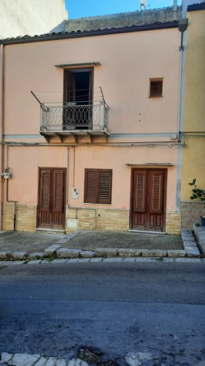 Image No.42-2 Bed Townhouse for sale