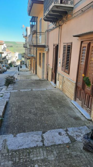 Image No.47-2 Bed Townhouse for sale