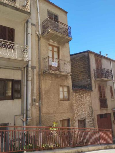 Image No.3-3 Bed Townhouse for sale