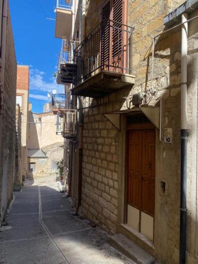 Image No.8-2 Bed Townhouse for sale