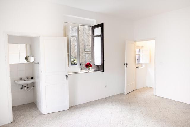 Image No.9-2 Bed Townhouse for sale