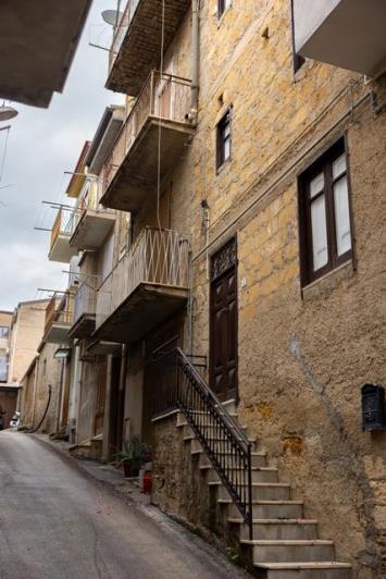 Image No.38-2 Bed Townhouse for sale