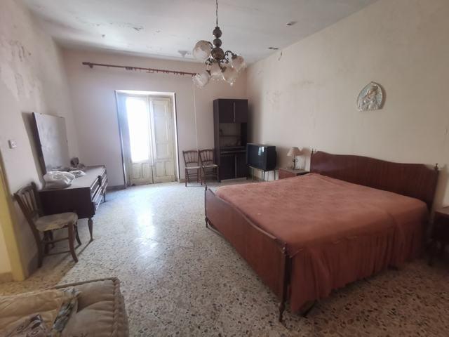 Image No.9-2 Bed Townhouse for sale