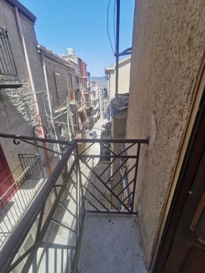 Image No.14-2 Bed Townhouse for sale