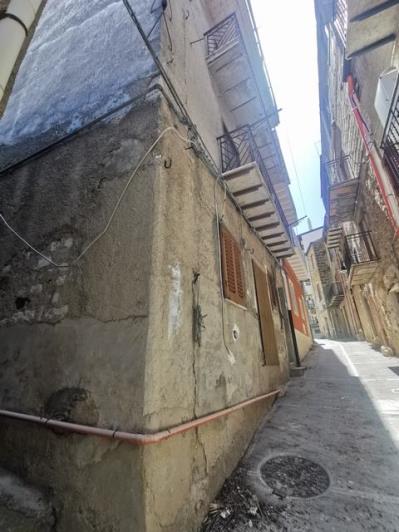 Image No.15-2 Bed Townhouse for sale