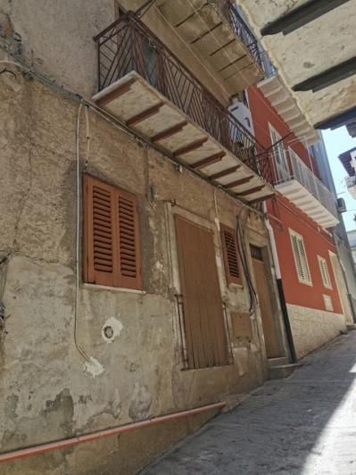 Image No.16-2 Bed Townhouse for sale