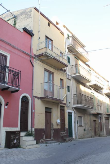 Image No.2-2 Bed Townhouse for sale