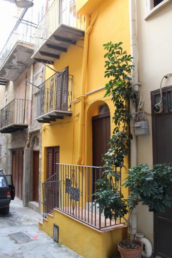 Image No.14-2 Bed Townhouse for sale