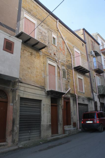 Image No.24-3 Bed Townhouse for sale