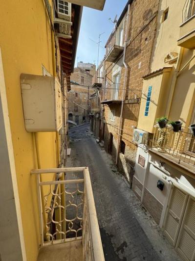 Image No.2-2 Bed Townhouse for sale