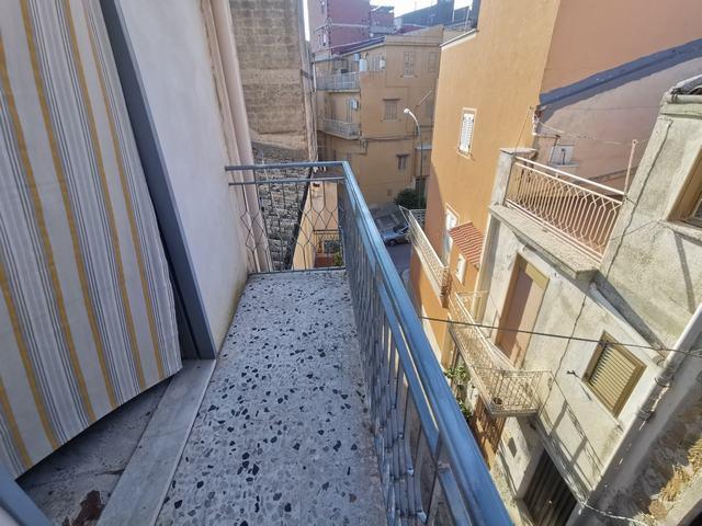 Image No.8-2 Bed Townhouse for sale