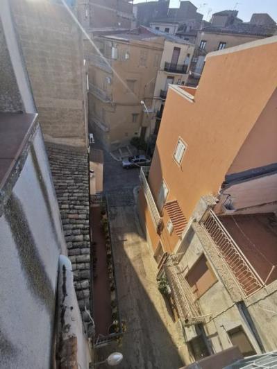 Image No.16-2 Bed Townhouse for sale