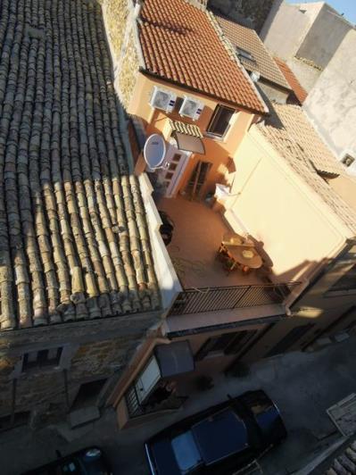 Image No.19-2 Bed Townhouse for sale