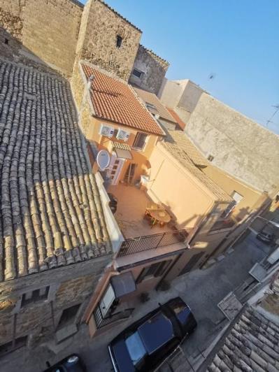 Image No.20-2 Bed Townhouse for sale