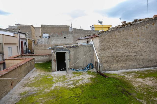 Image No.20-2 Bed Townhouse for sale