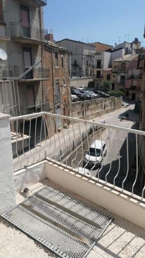 Image No.8-2 Bed Townhouse for sale