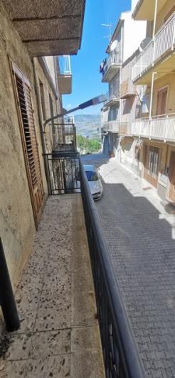 Image No.8-3 Bed Townhouse for sale