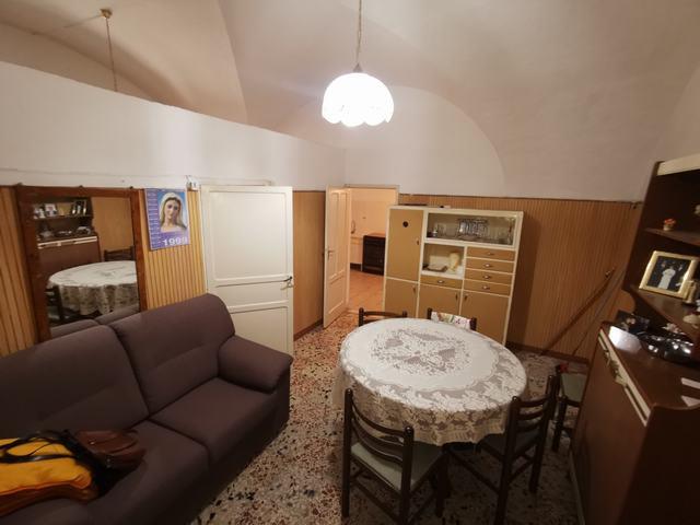 Image No.17-2 Bed Townhouse for sale