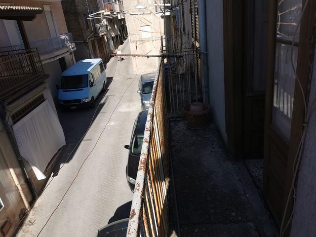 Image No.26-2 Bed Townhouse for sale