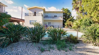 Detached Villa For Sale  in  Parekklisia